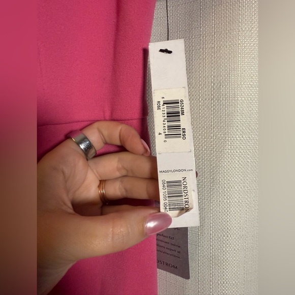 Maggy London Flutter Sleeve Pencil Skirt Dress in Ibis Rose Pink US 4 - Picture 8 of 10